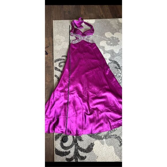 Faviana couture , Stunning, purple gown with side cut outs and Beautiful beading - Picture 15 of 16